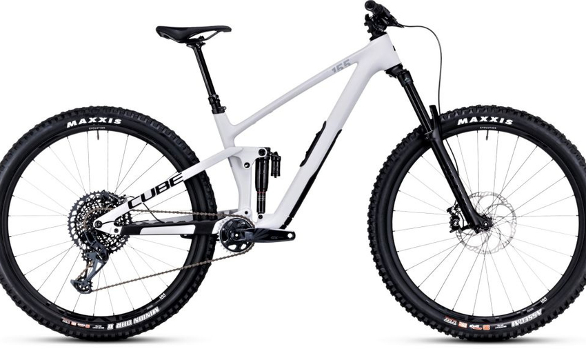 Bisher galt: Wer sich ein Bike für den ultimativen All-Mountain-Einsatz wünschte, musste irgendwo Abstriche machen. Nicht so mit dem Stereo ONE55 C:62 Race 29. Dieses Fully bringt Agilität beim Bergauffahren und geniale Abfahrts-Performance auf einen Nenner – und dank Carbonrahmen ist es nicht nur superrobust, sondern auch richtig stylish!